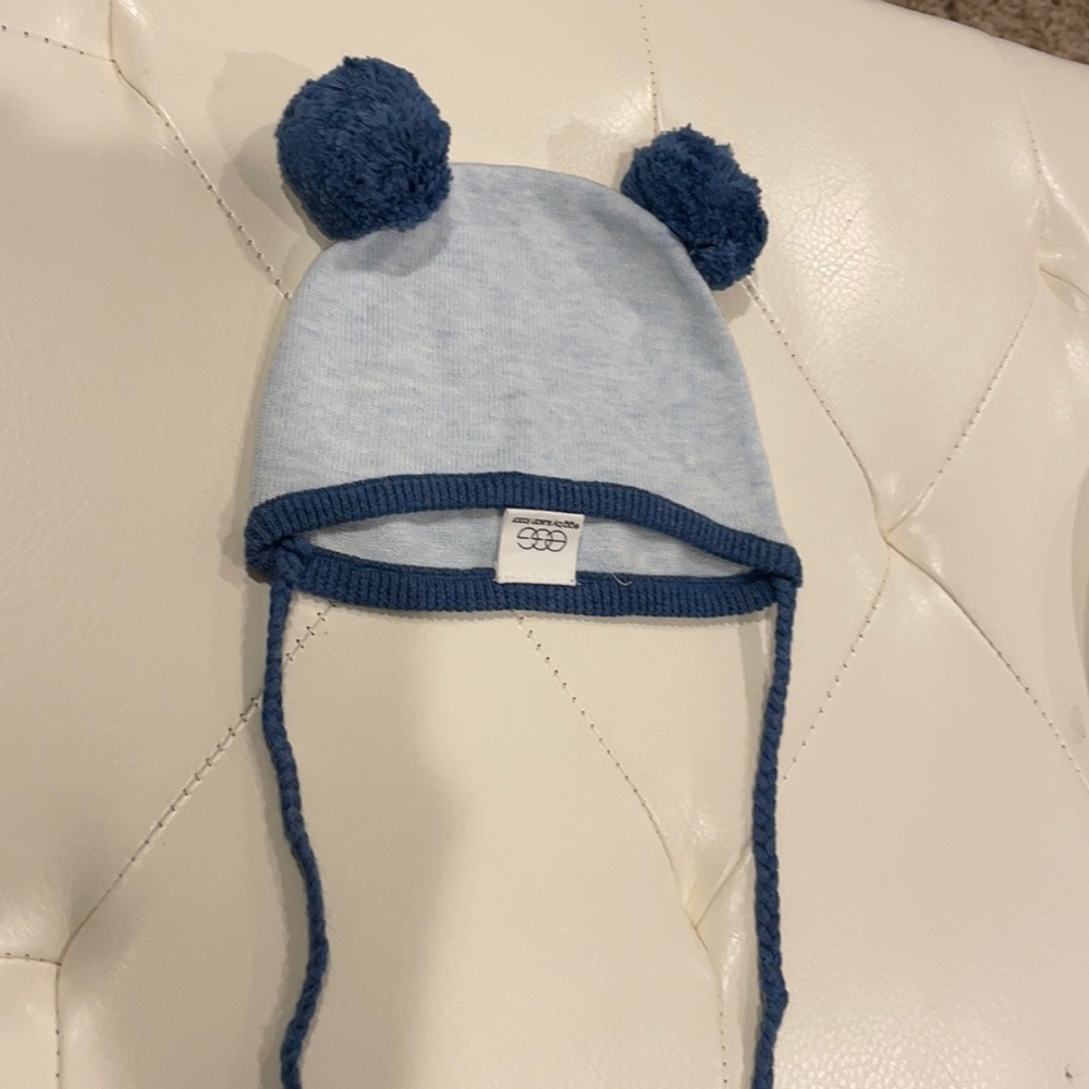 Cute Egg by Susan Lazar knit hat in size 3 months